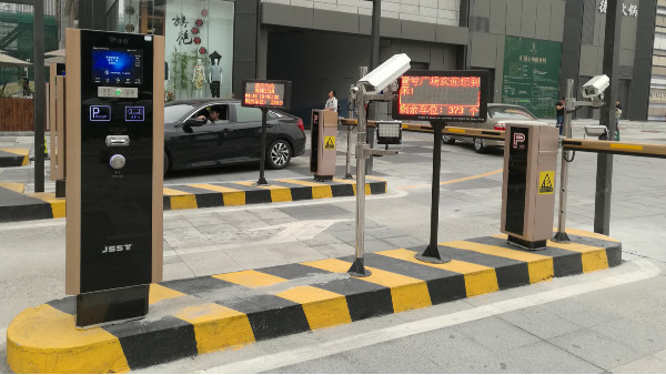 安防監(jiān)控公司解析人工智能停車場(chǎng)管理系統(tǒng)停車0等待