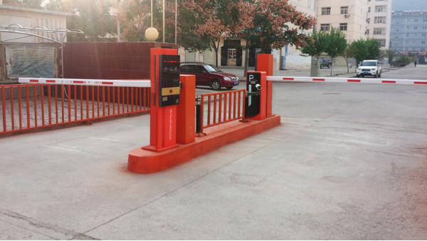停車場系統(tǒng)車牌識(shí)別攝像機(jī),刷出智慧新高度